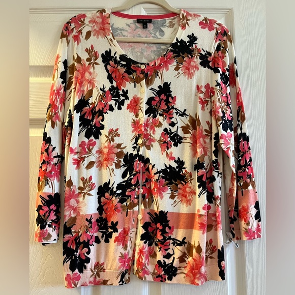 🌺EUC Talbots Spring Floral Cardigan button front 3/4 sleeve - Picture 5 of 7